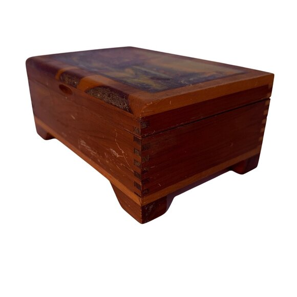 Vintage Cedar Wood Keepsake Box with Cottage Scene Rustic Jewelry Trinket Box - Picture 4 of 8